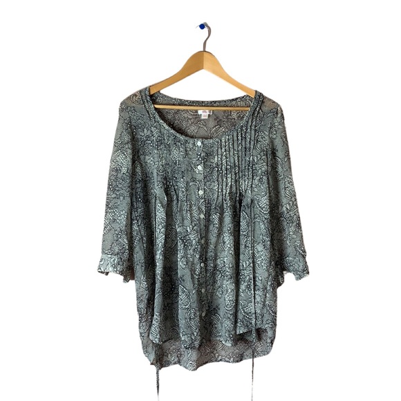 ‘XHILARATION’ GRAY PLEATED BUTTON DOWN BLOUSE!!! - Picture 1 of 7